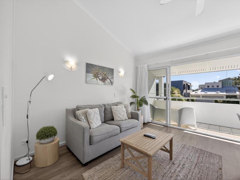 Noosa Parade Holiday Inn image