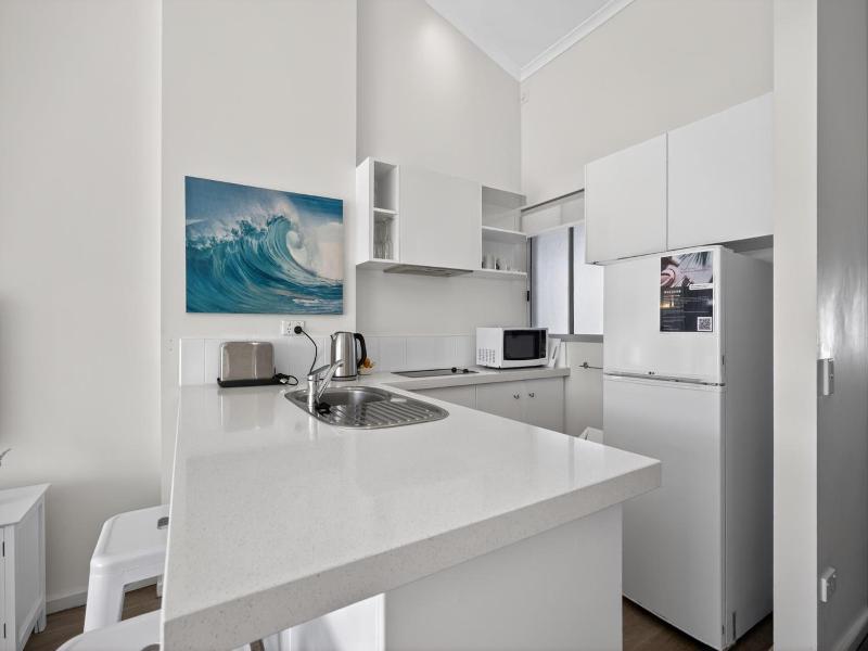 Noosa Parade Holiday Inn image