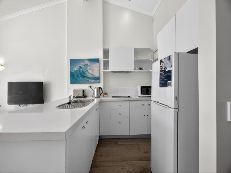 Noosa Parade Holiday Inn image