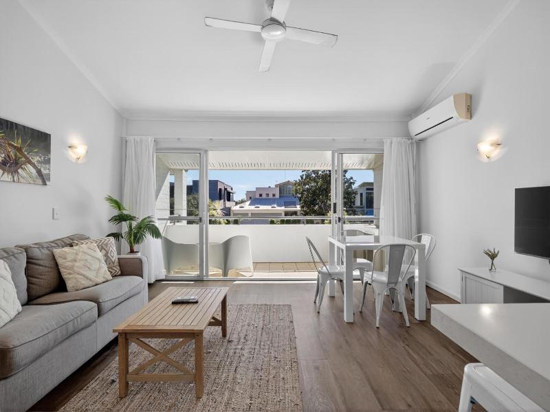 Noosa Parade Holiday Inn image