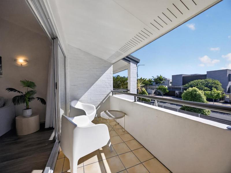 Noosa Parade Holiday Inn image