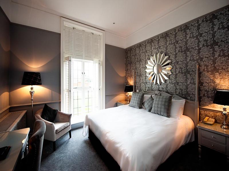 Greenwoods Hotel Spa image