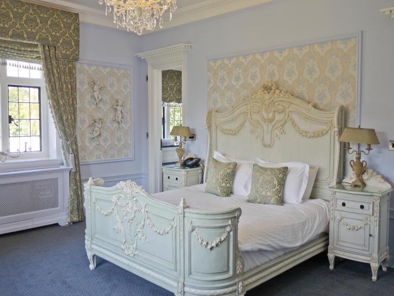 Greenwoods Hotel Spa image