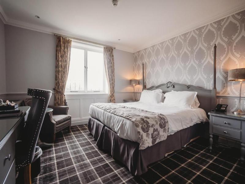 Greenwoods Hotel Spa image