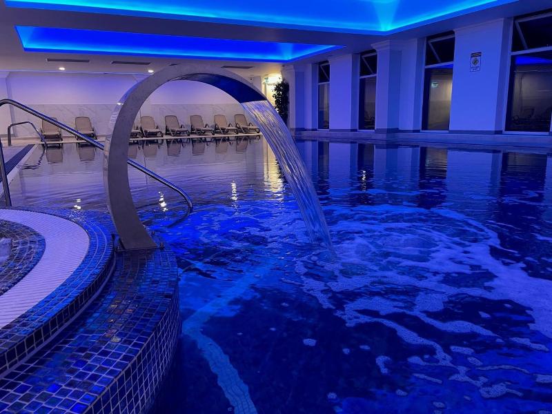 Greenwoods Hotel Spa image