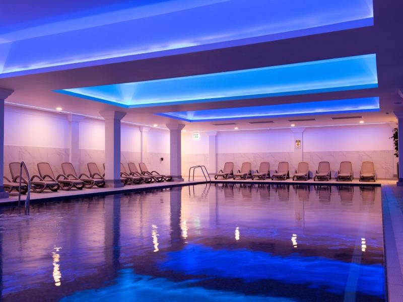 Greenwoods Hotel Spa image