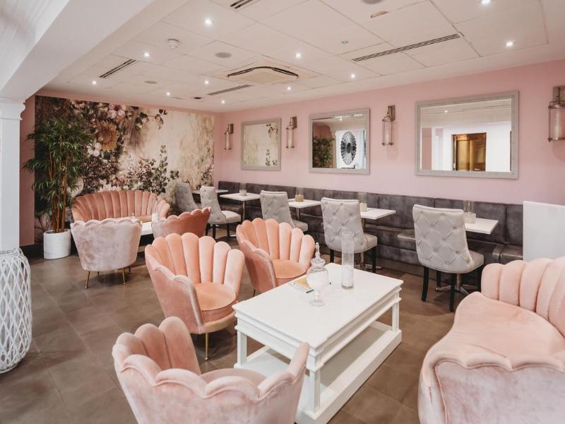 Greenwoods Hotel Spa image