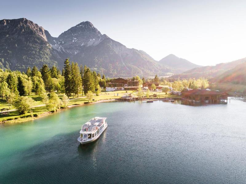 Hotel Fischer Am See image