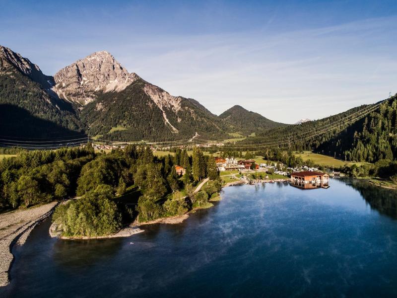 Hotel Fischer Am See image