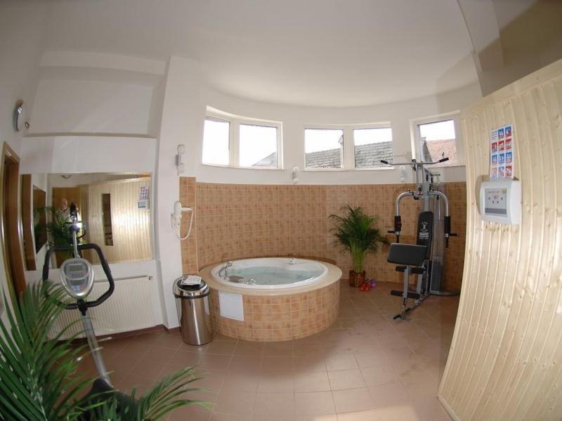 Hotel Oasis image