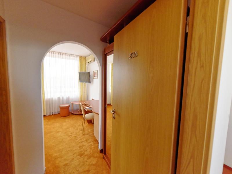 Hotel Oasis image