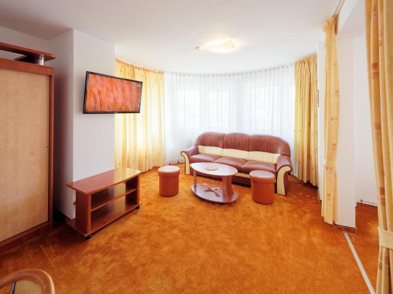 Hotel Oasis image
