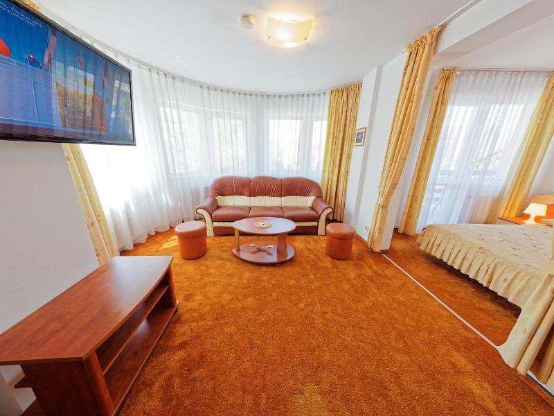 Hotel Oasis image