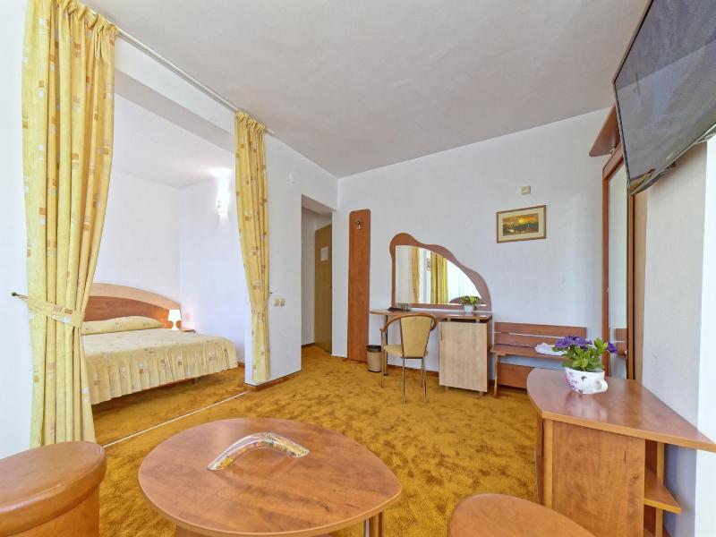 Hotel Oasis image