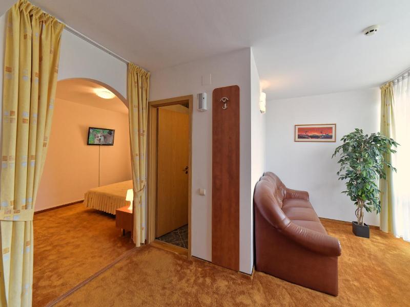 Hotel Oasis image