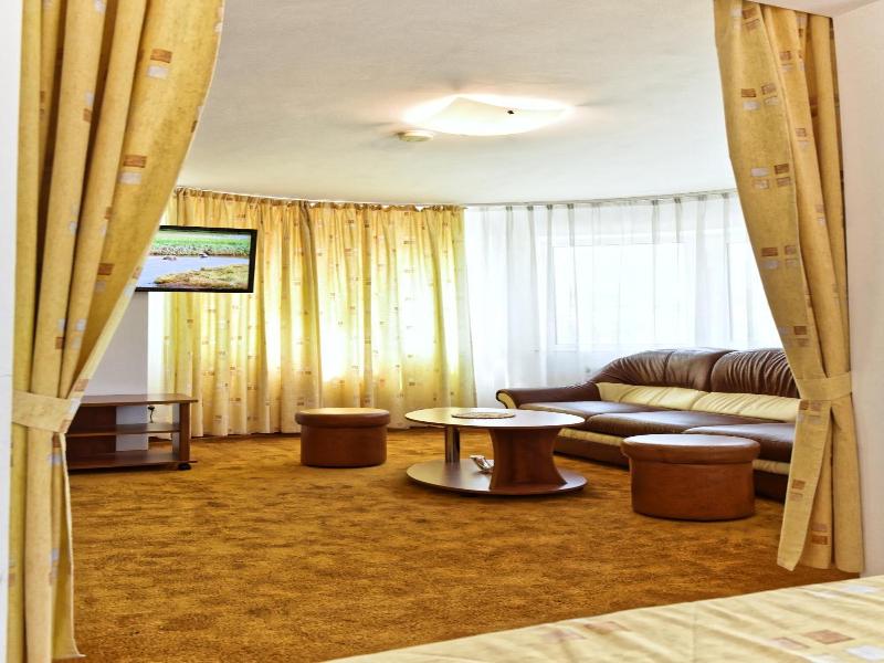 Hotel Oasis image