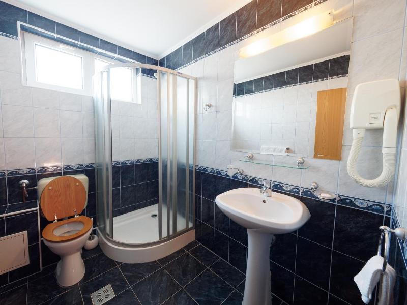Hotel Oasis image