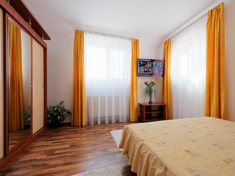 Hotel Oasis image