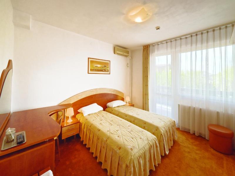 Hotel Oasis image