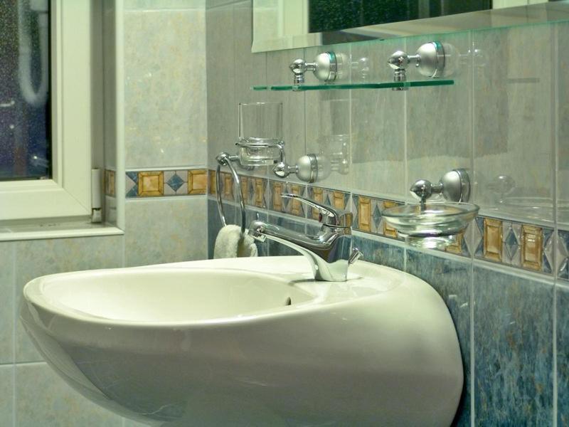 Hotel Oasis image
