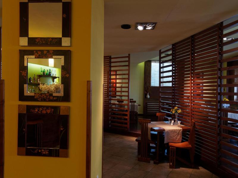 Hotel Oasis image