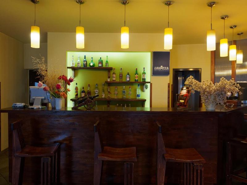 Hotel Oasis image