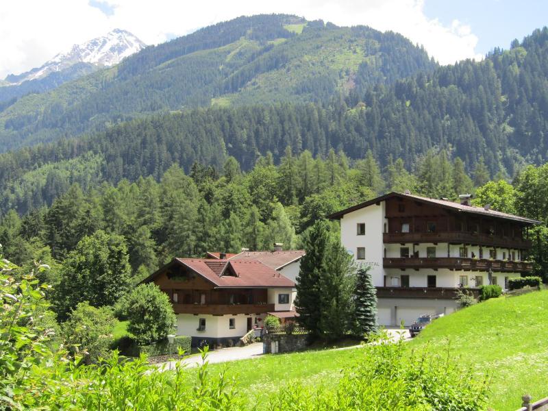 Apart Tuxertal image