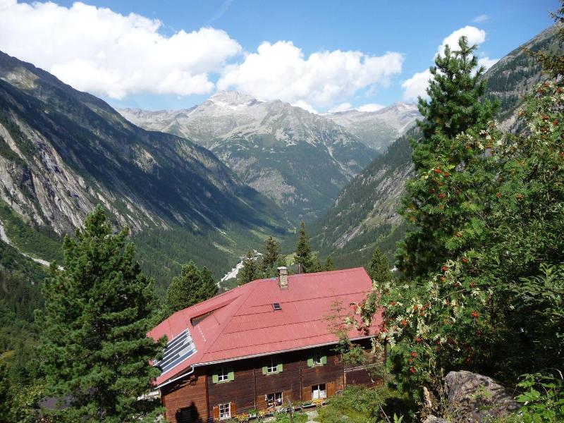 Apart Tuxertal image