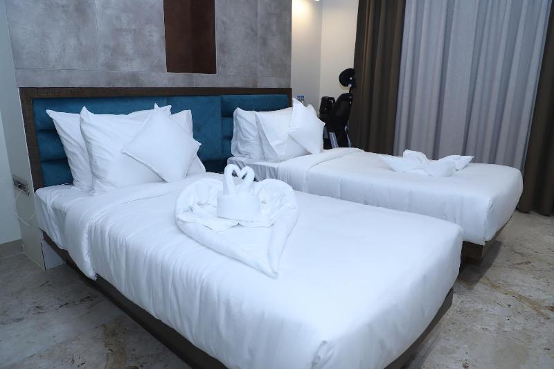 The Royal Class Hotel 5