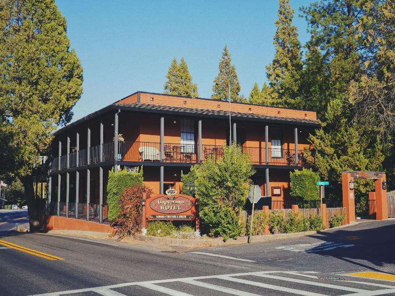 The Groveland Hotel — general view
