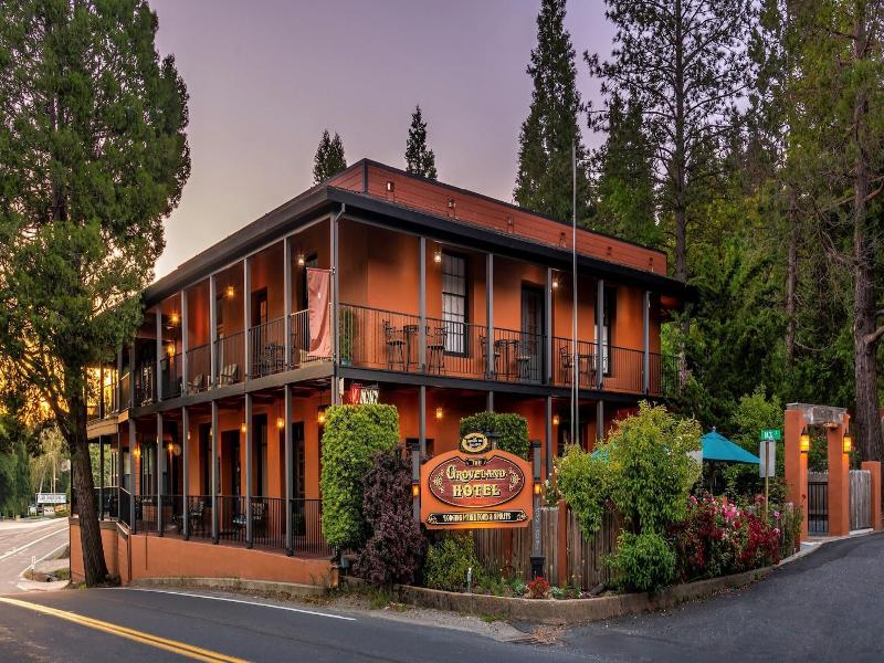 The Groveland Hotel — general view