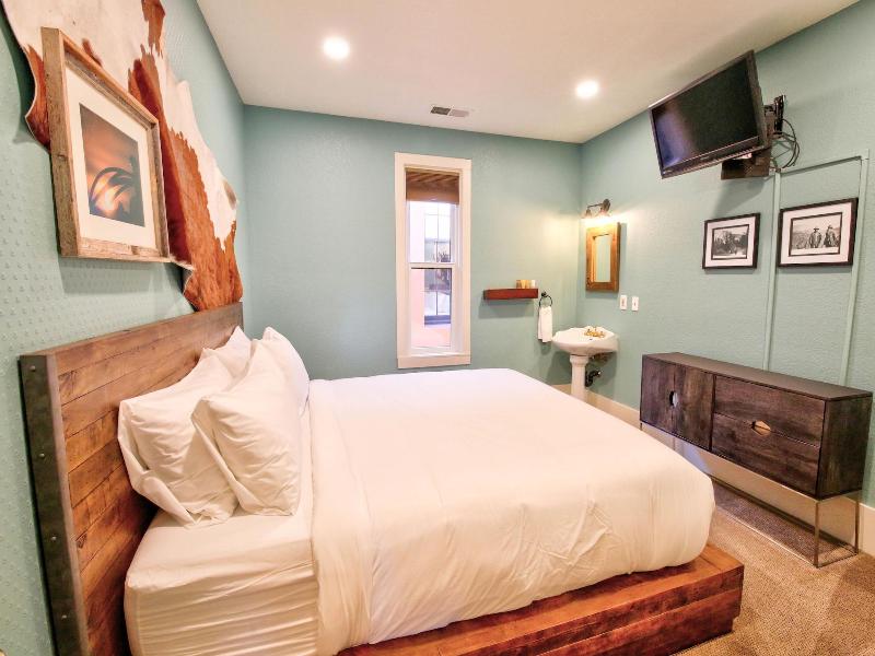 The Groveland Hotel image