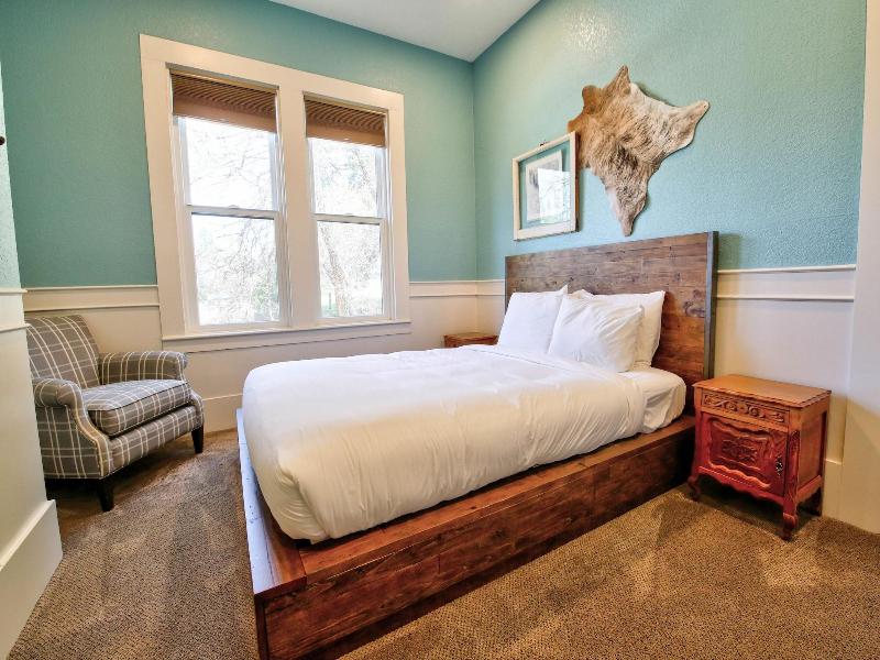 The Groveland Hotel image