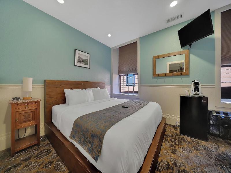 The Groveland Hotel image