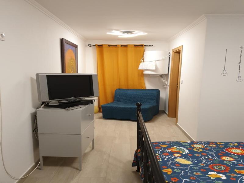 Lisbon Hostel Terminal 4 image