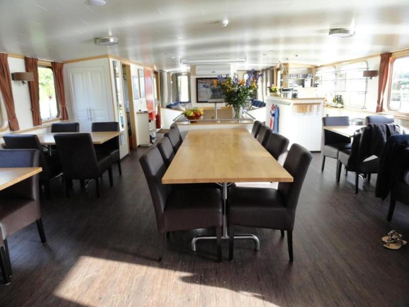 Hotelboat Iris image
