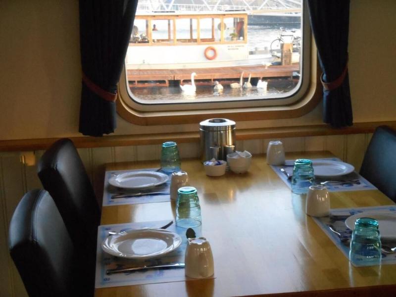 Hotelboat Iris image