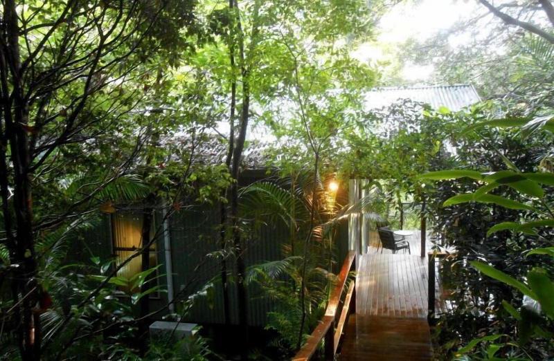 Treetops Accommodation Montville image