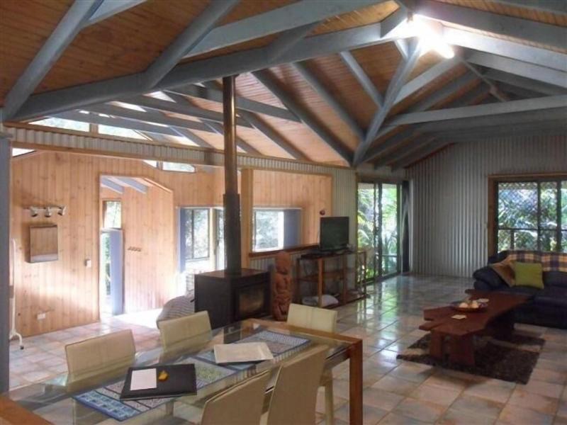 Treetops Accommodation Montville image