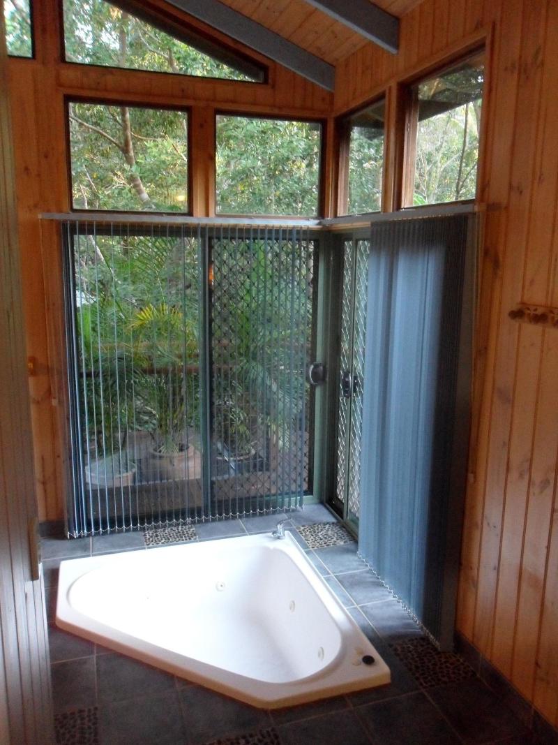Treetops Accommodation Montville image