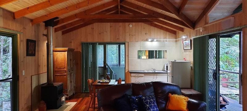 Treetops Accommodation Montville image