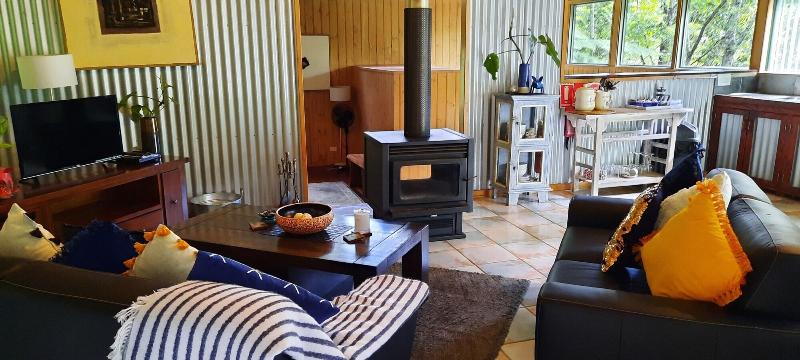 Treetops Accommodation Montville image