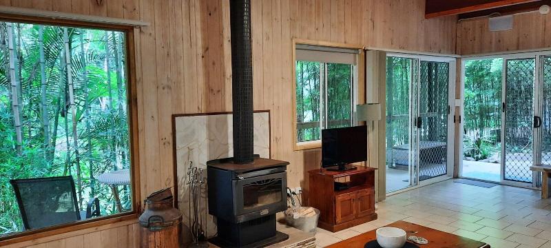 Treetops Accommodation Montville image
