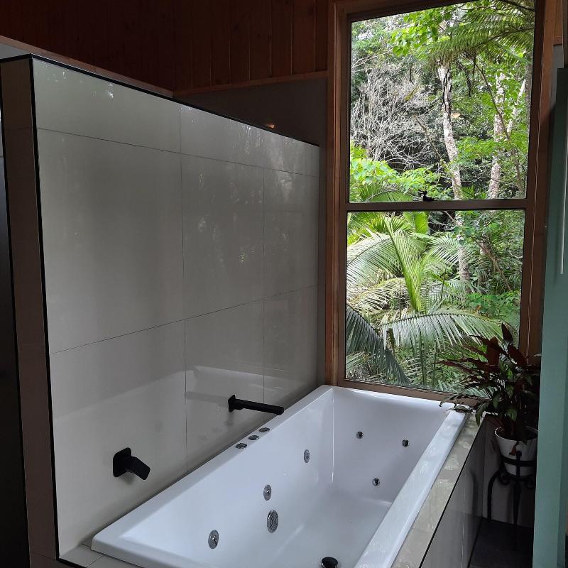 Treetops Accommodation Montville image
