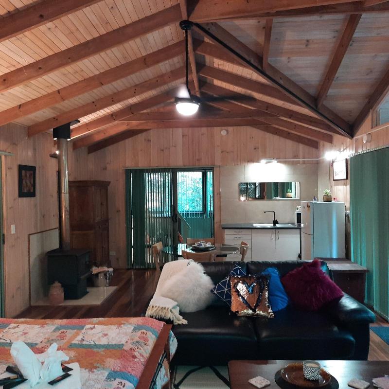 Treetops Accommodation Montville image