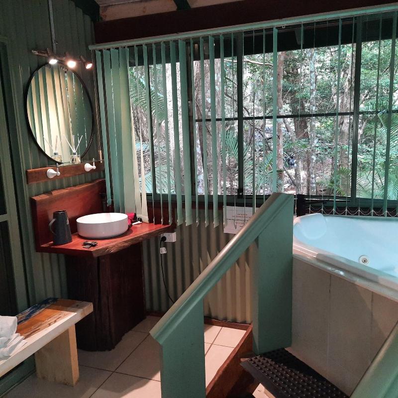 Treetops Accommodation Montville image