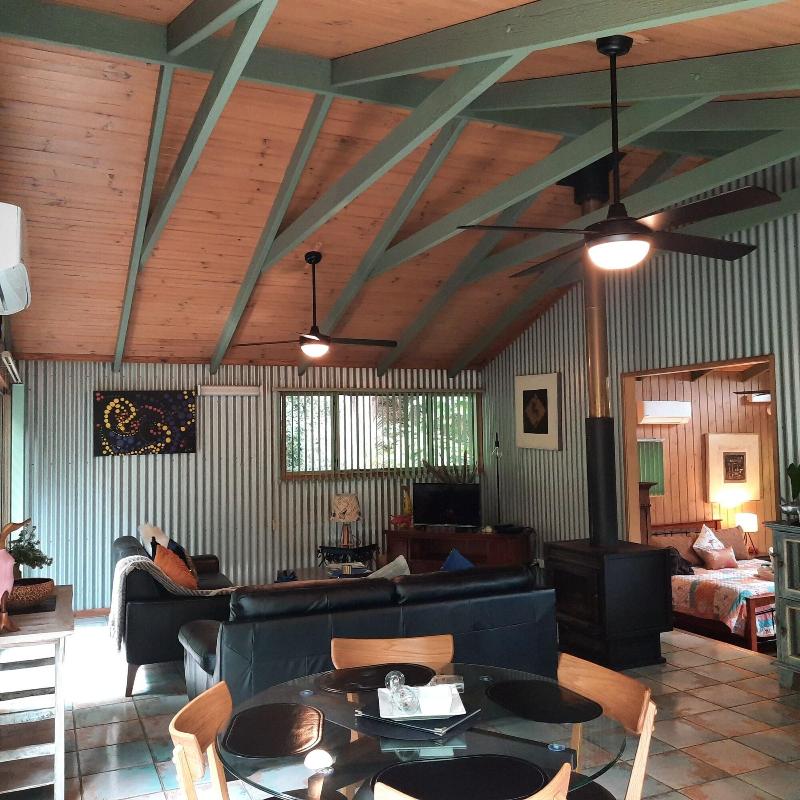 Treetops Accommodation Montville image