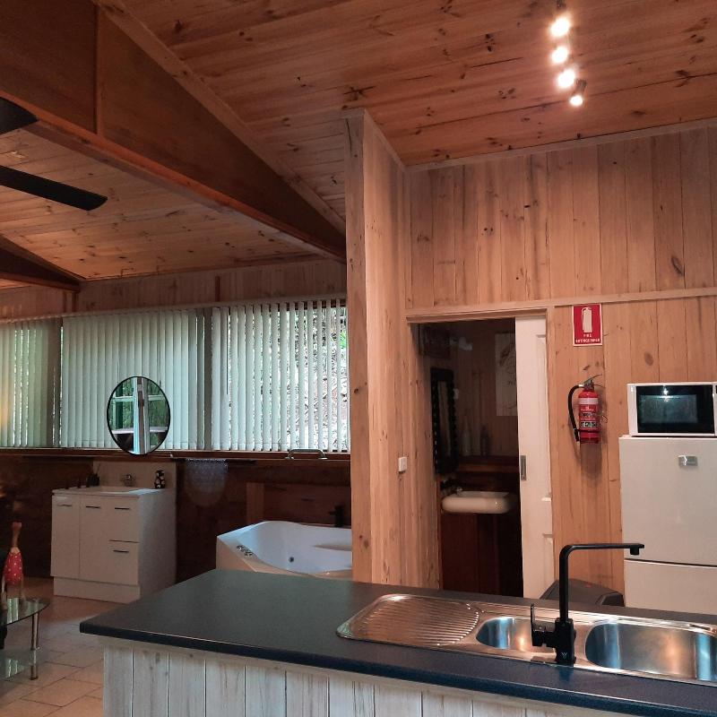 Treetops Accommodation Montville image