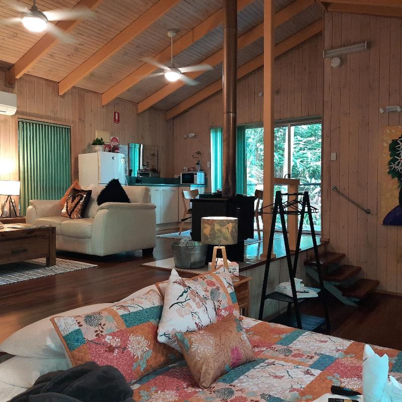 Treetops Accommodation Montville image