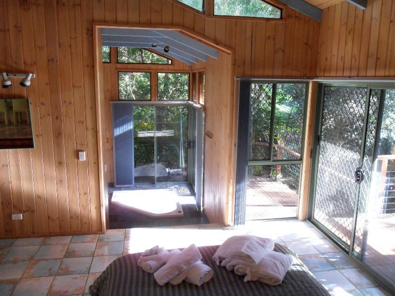 Treetops Accommodation Montville image
